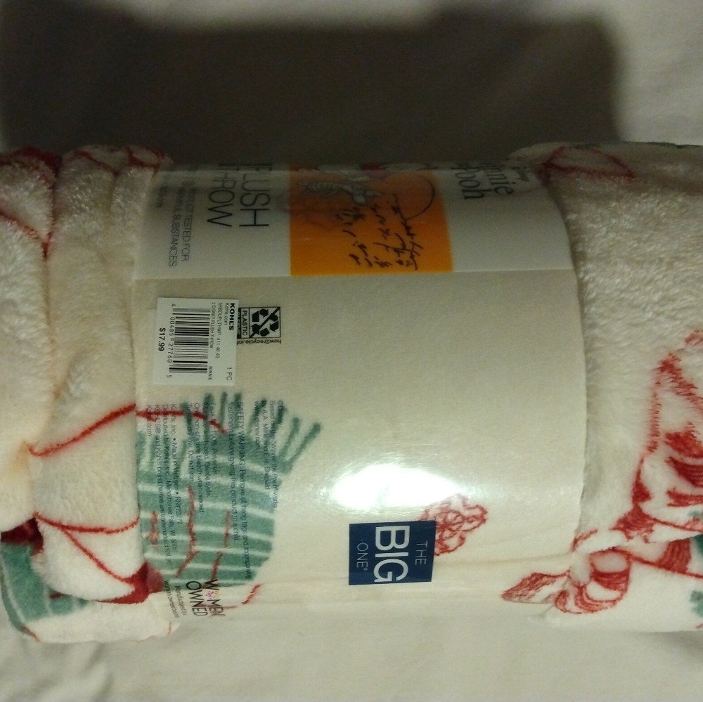 Disney Winnie the Pooh Blanket and Plush Set - Picture 13 of 16
